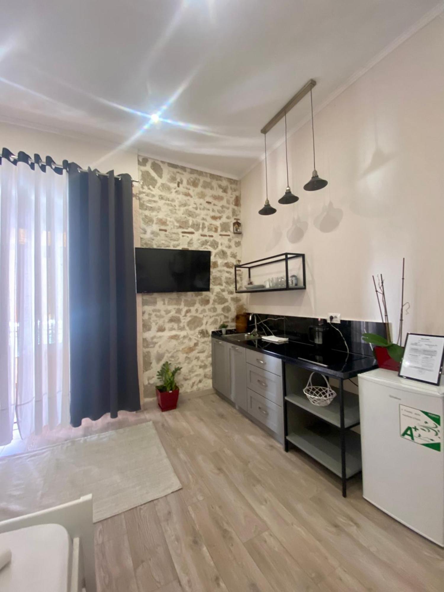 Citycenter Studios Sarandë Buitenkant foto