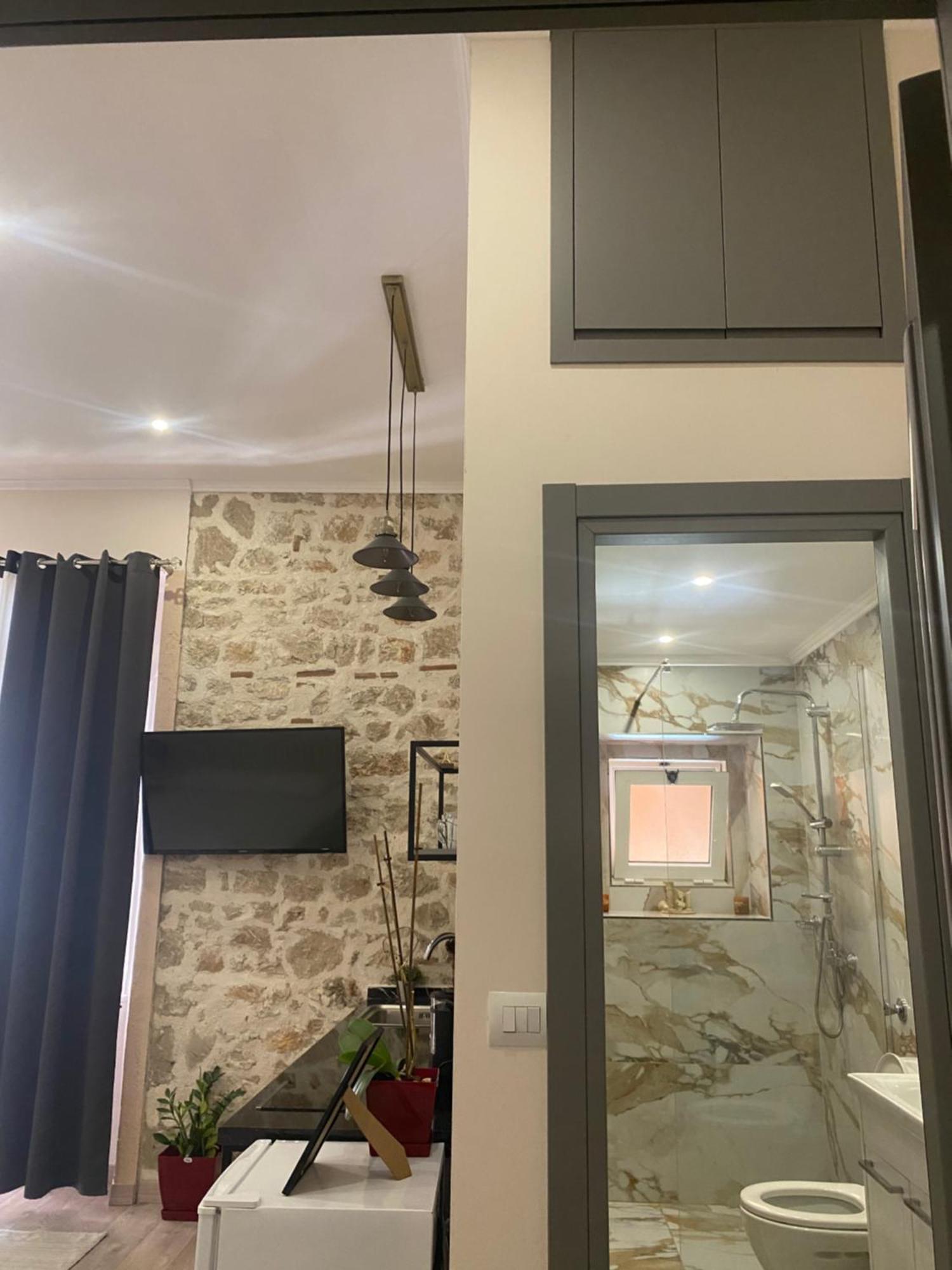 Citycenter Studios Sarandë Buitenkant foto