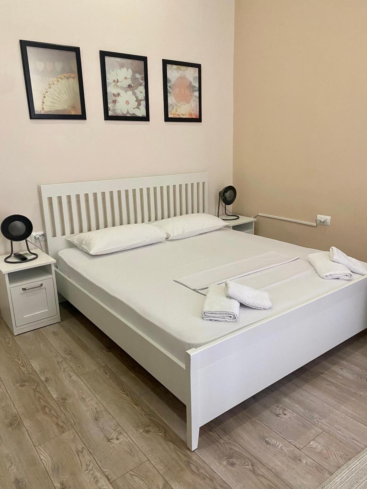 Citycenter Studios Sarandë Buitenkant foto