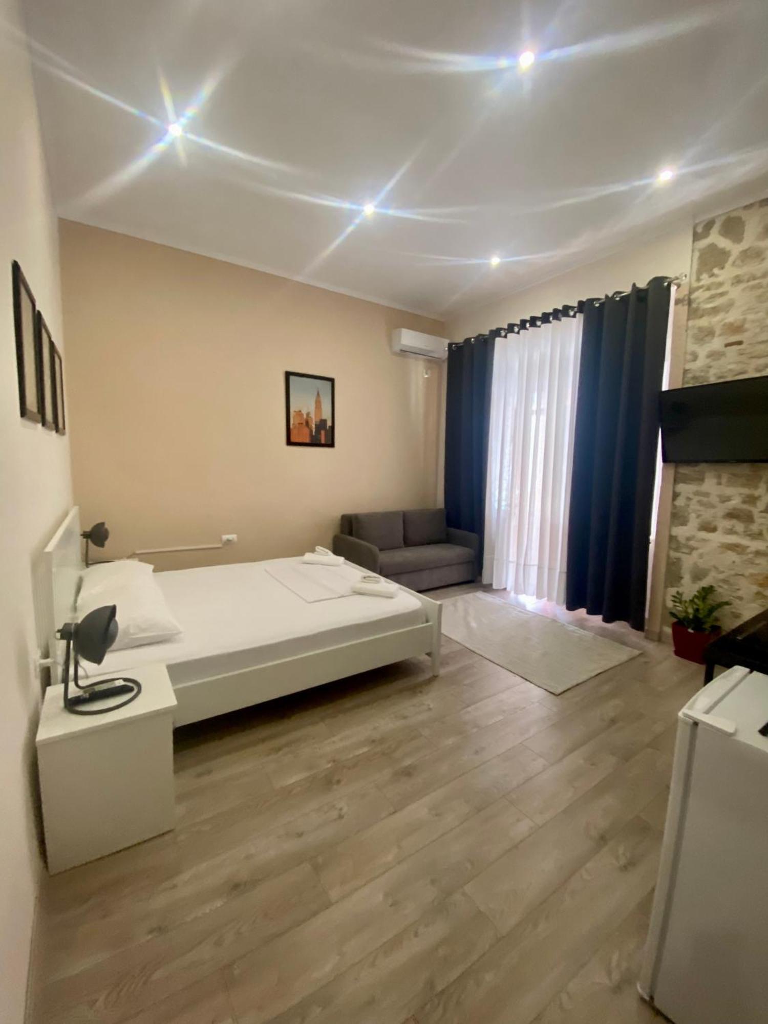 Citycenter Studios Sarandë Buitenkant foto
