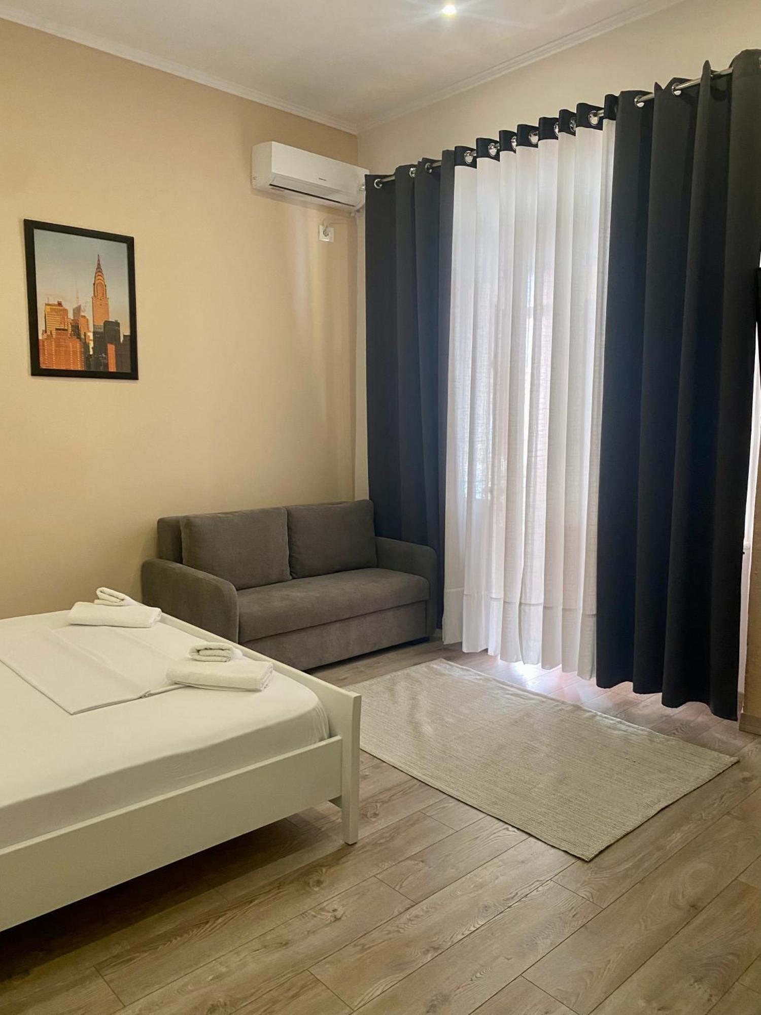 Citycenter Studios Sarandë Buitenkant foto